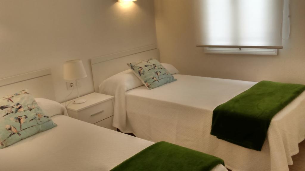 Grupoandria Villa Dora Cala'N Blanes  Szoba fotó